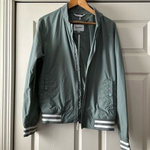 Water resistant zipped jacket